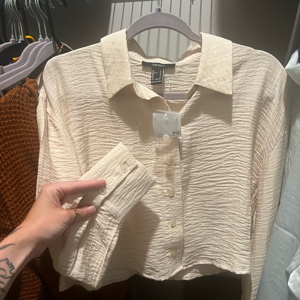 Button down crop top collared shirt, never worn!